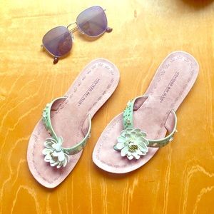🌷3/$14🌷✨Montego Bay Club✨ Floral Flip Flops
